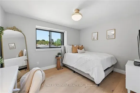 521 Dynes Road Burlington ON L7N 2V1