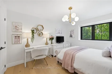 521 Dynes Road Burlington ON L7N 2V1
