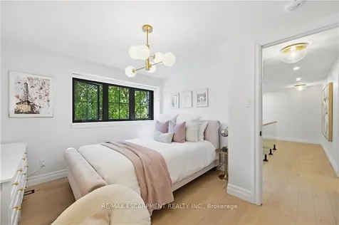 521 Dynes Road Burlington ON L7N 2V1