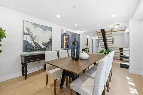 521 Dynes Road Burlington ON L7N 2V1