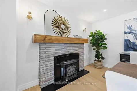 521 Dynes Road Burlington ON L7N 2V1