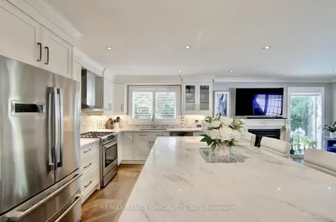 34 Kenninghall Boulevard Mississauga ON L5N 1J4