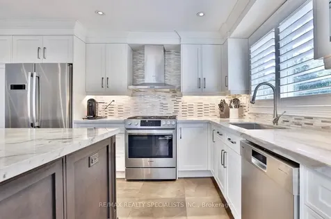 34 Kenninghall Boulevard Mississauga ON L5N 1J4