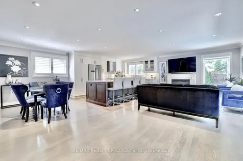 34 Kenninghall Boulevard Mississauga ON L5N 1J4