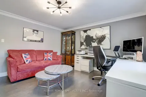 34 Kenninghall Boulevard Mississauga ON L5N 1J4