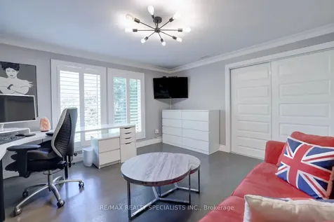 34 Kenninghall Boulevard Mississauga ON L5N 1J4