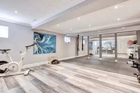 34 Kenninghall Boulevard Mississauga ON L5N 1J4