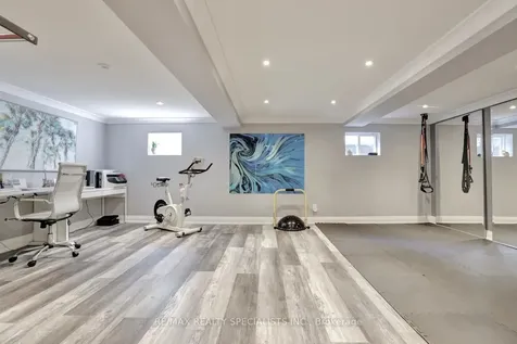 34 Kenninghall Boulevard Mississauga ON L5N 1J4