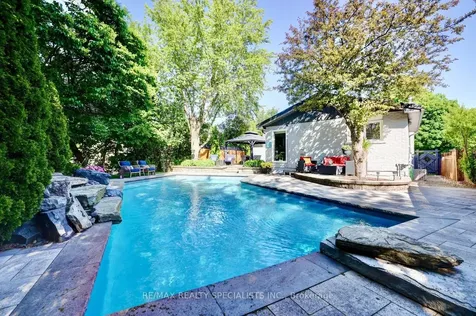 34 Kenninghall Boulevard Mississauga ON L5N 1J4