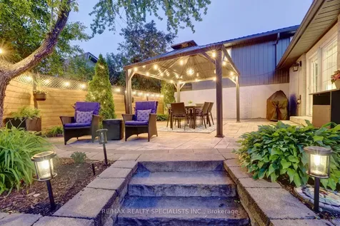 34 Kenninghall Boulevard Mississauga ON L5N 1J4