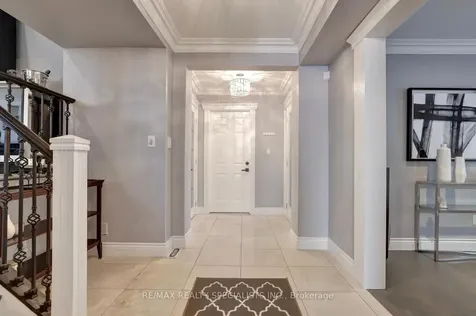 34 Kenninghall Boulevard Mississauga ON L5N 1J4