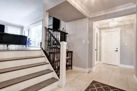 34 Kenninghall Boulevard Mississauga ON L5N 1J4