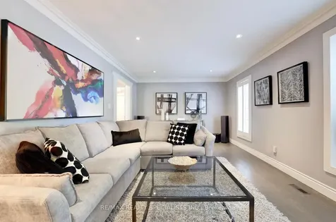 34 Kenninghall Boulevard Mississauga ON L5N 1J4