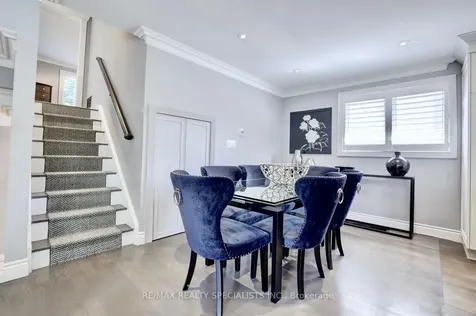 34 Kenninghall Boulevard Mississauga ON L5N 1J4