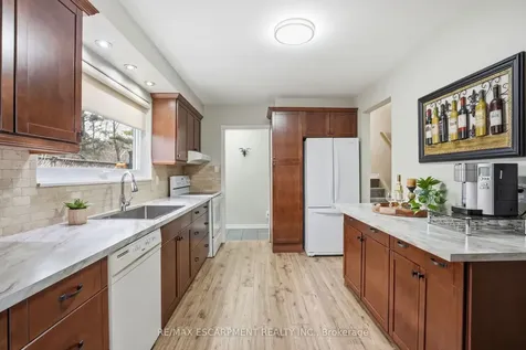 345 Erindale Drive Burlington ON L7L 4T3