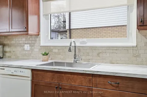 345 Erindale Drive Burlington ON L7L 4T3