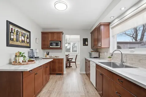 345 Erindale Drive Burlington ON L7L 4T3