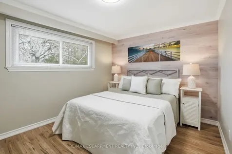 345 Erindale Drive Burlington ON L7L 4T3