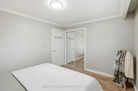 345 Erindale Drive Burlington ON L7L 4T3
