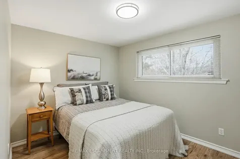 345 Erindale Drive Burlington ON L7L 4T3