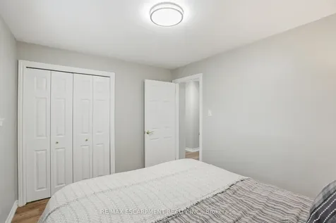 345 Erindale Drive Burlington ON L7L 4T3