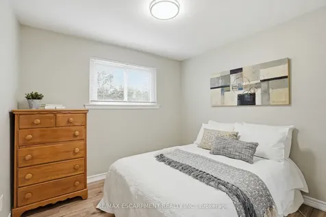 345 Erindale Drive Burlington ON L7L 4T3