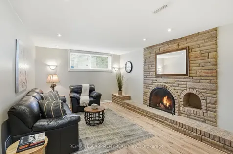 345 Erindale Drive Burlington ON L7L 4T3