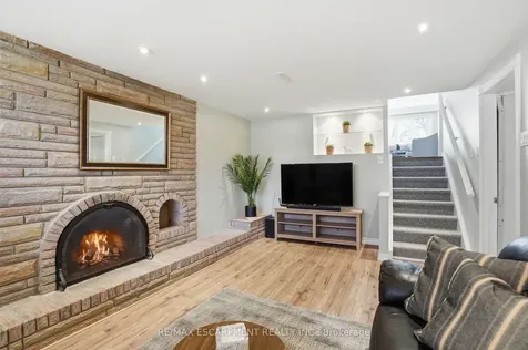 345 Erindale Drive Burlington ON L7L 4T3