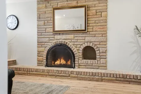 345 Erindale Drive Burlington ON L7L 4T3