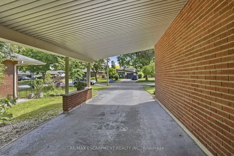 345 Erindale Drive Burlington ON L7L 4T3
