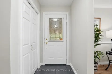 345 Erindale Drive Burlington ON L7L 4T3