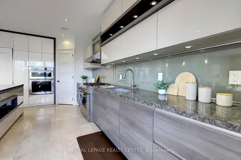 31 Plainsman Road Mississauga ON L5N 1C4