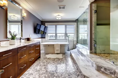 31 Plainsman Road Mississauga ON L5N 1C4