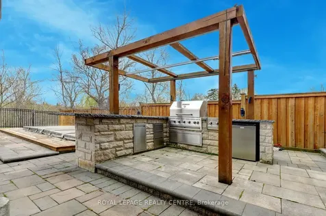 31 Plainsman Road Mississauga ON L5N 1C4