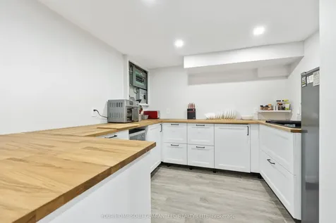 1063 Maplehurst Avenue Burlington ON L7T 3G3