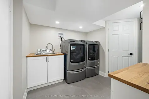 1063 Maplehurst Avenue Burlington ON L7T 3G3