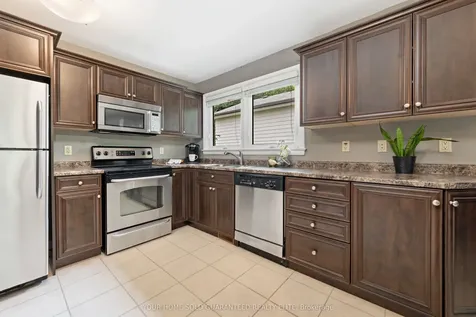 1063 Maplehurst Avenue Burlington ON L7T 3G3