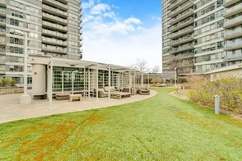 2240 Lake Shore Boulevard W Toronto ON M8V 0B1
