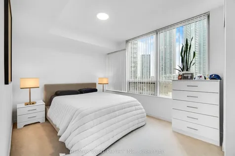 2240 Lake Shore Boulevard W Toronto ON M8V 0B1