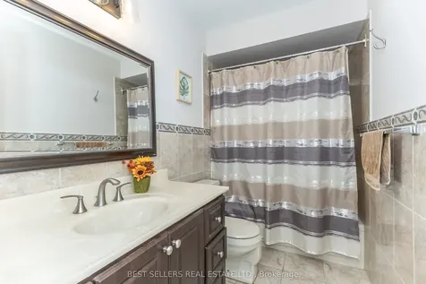 2554 Palisander Avenue Mississauga ON L5B 2L2