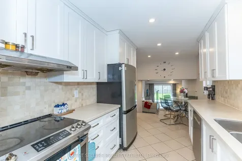 2554 Palisander Avenue Mississauga ON L5B 2L2
