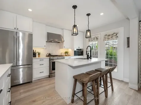 2448 Wooden Hill Circle Oakville ON L6M 4E3