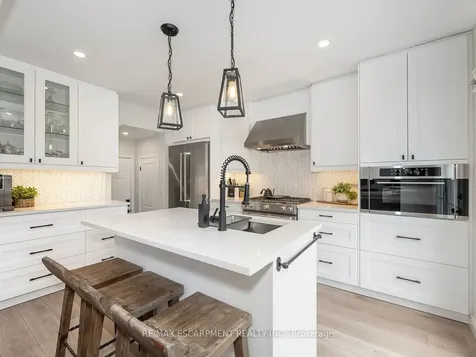 2448 Wooden Hill Circle Oakville ON L6M 4E3