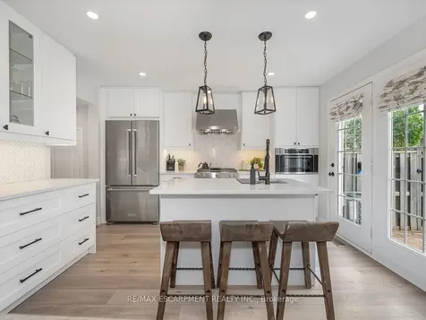2448 Wooden Hill Circle Oakville ON L6M 4E3