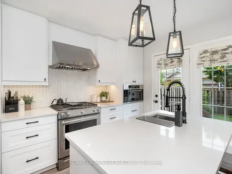 2448 Wooden Hill Circle Oakville ON L6M 4E3