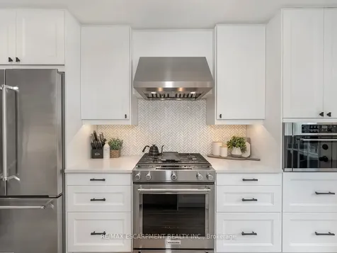 2448 Wooden Hill Circle Oakville ON L6M 4E3