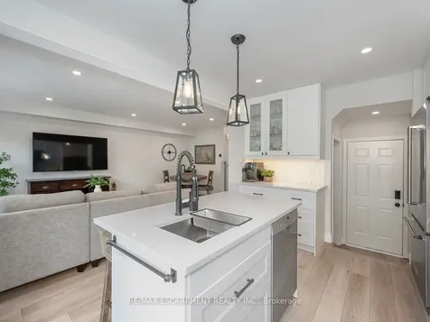 2448 Wooden Hill Circle Oakville ON L6M 4E3
