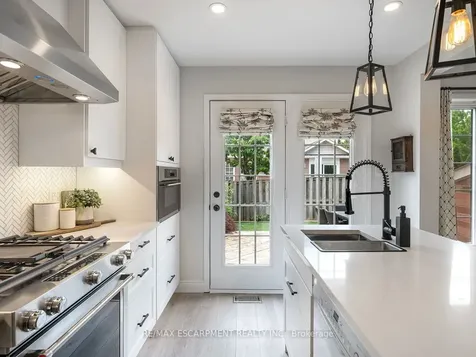 2448 Wooden Hill Circle Oakville ON L6M 4E3