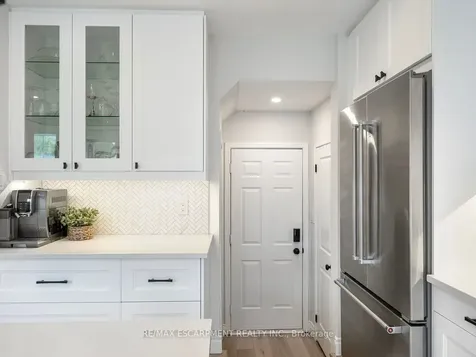 2448 Wooden Hill Circle Oakville ON L6M 4E3