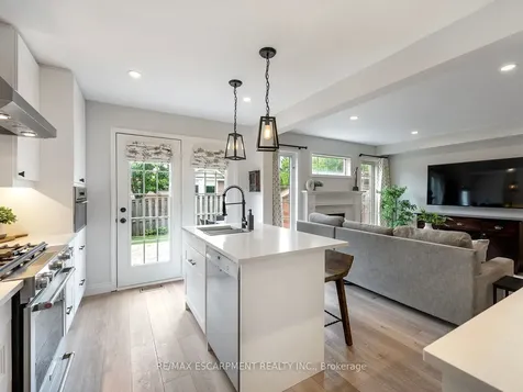 2448 Wooden Hill Circle Oakville ON L6M 4E3